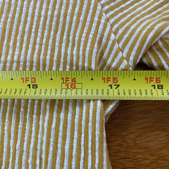 W5 Blouse Women’s Medium M Yellow White Striped Short Sleeve Square Neck Stretch - Picture 5 of 6